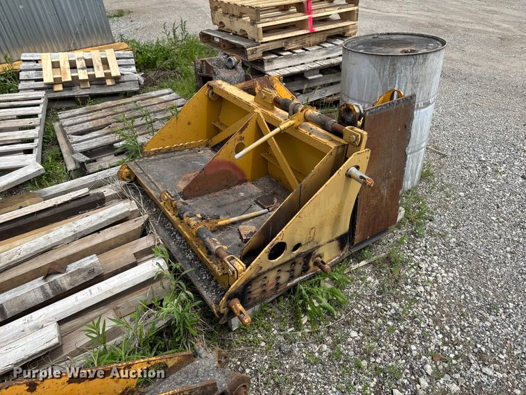 image for item DV2010 Blaw-Knox PF-500 paver