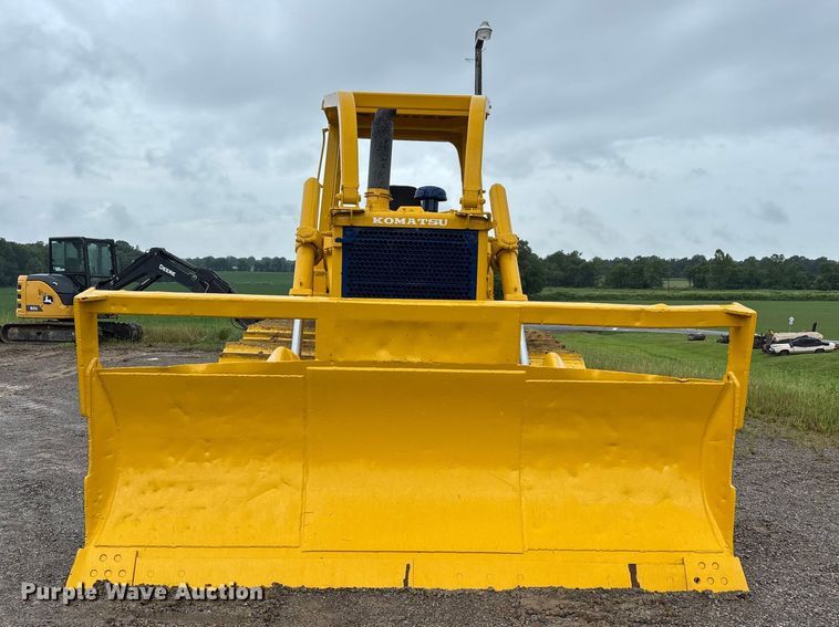image for item DV4379 1984 Komatsu D65E-8 dozer