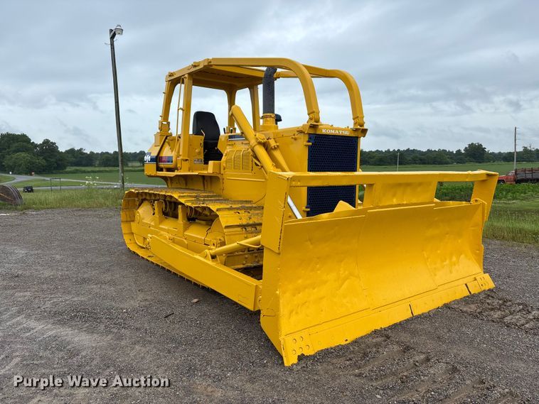 image for item DV4379 1984 Komatsu D65E-8 dozer