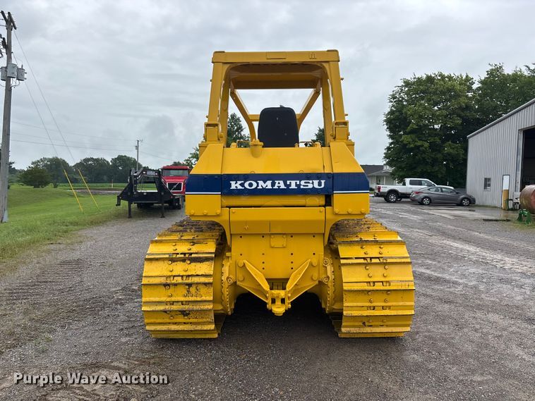 image for item DV4379 1984 Komatsu D65E-8 dozer