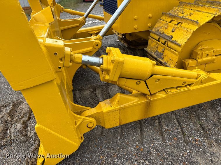 image for item DV4379 1984 Komatsu D65E-8 dozer