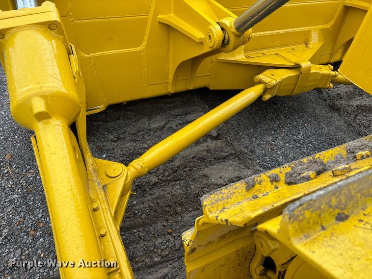 image for item DV4379 1984 Komatsu D65E-8 dozer