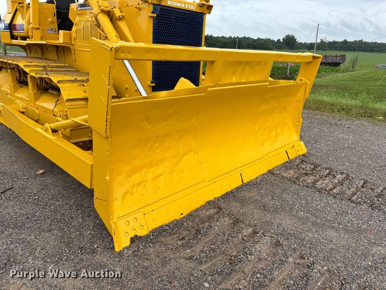 image for item DV4379 1984 Komatsu D65E-8 dozer