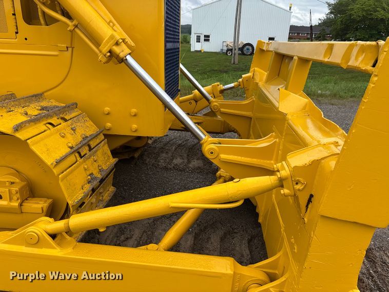 image for item DV4379 1984 Komatsu D65E-8 dozer