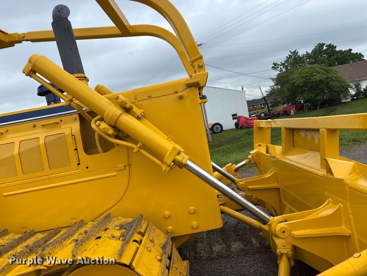 image for item DV4379 1984 Komatsu D65E-8 dozer