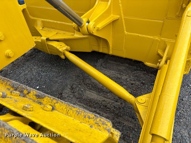 image for item DV4379 1984 Komatsu D65E-8 dozer