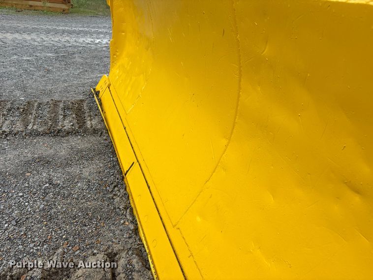 image for item DV4379 1984 Komatsu D65E-8 dozer