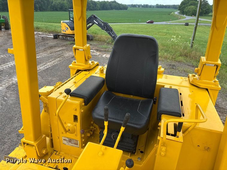 image for item DV4379 1984 Komatsu D65E-8 dozer