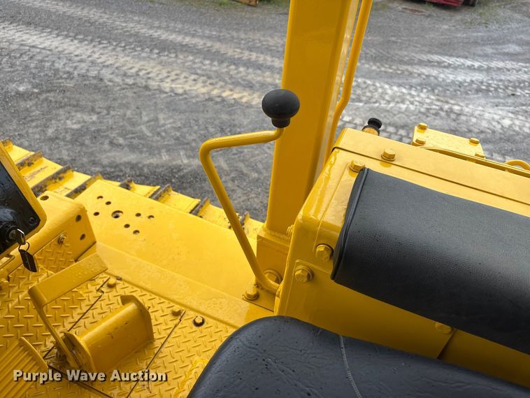 image for item DV4379 1984 Komatsu D65E-8 dozer