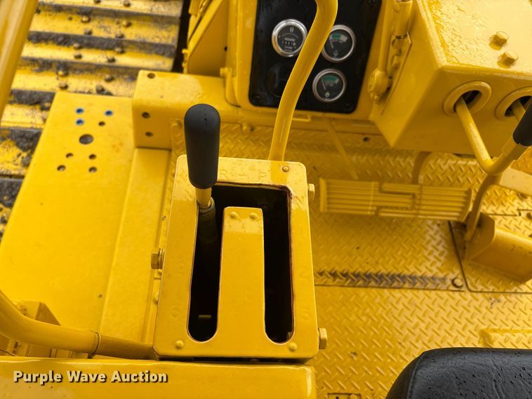 image for item DV4379 1984 Komatsu D65E-8 dozer