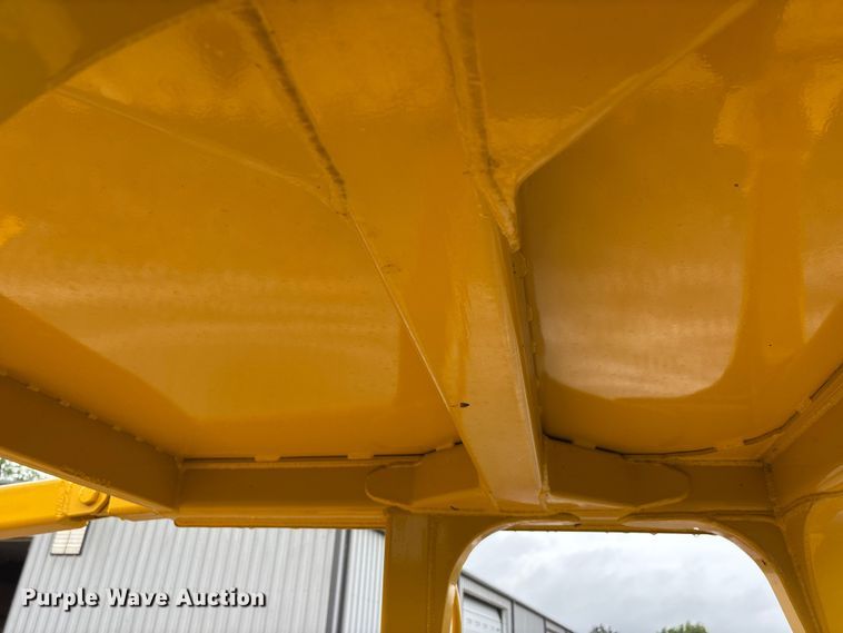 image for item DV4379 1984 Komatsu D65E-8 dozer