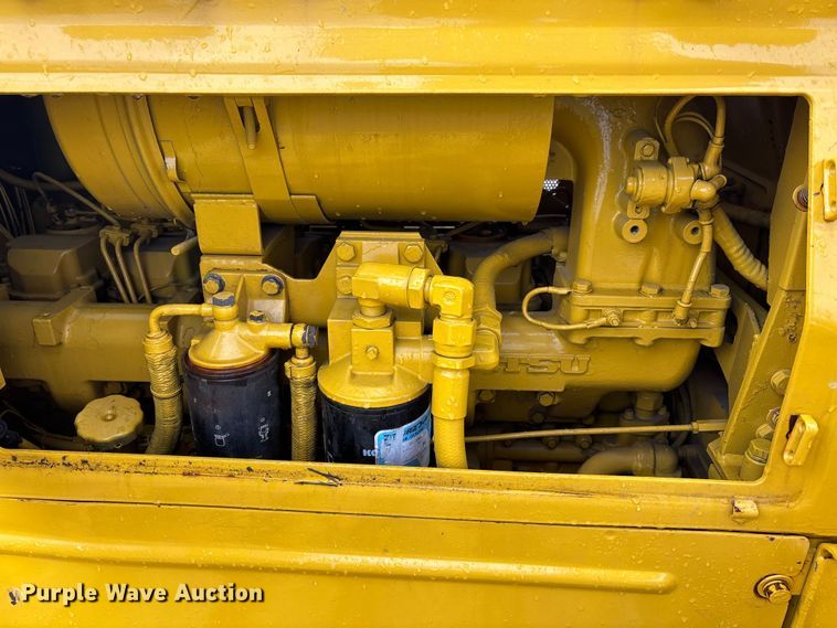 image for item DV4379 1984 Komatsu D65E-8 dozer