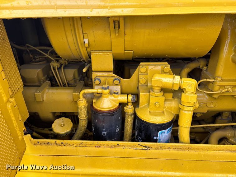 image for item DV4379 1984 Komatsu D65E-8 dozer