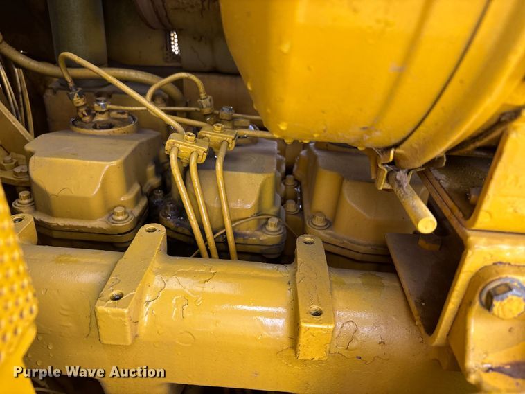 image for item DV4379 1984 Komatsu D65E-8 dozer