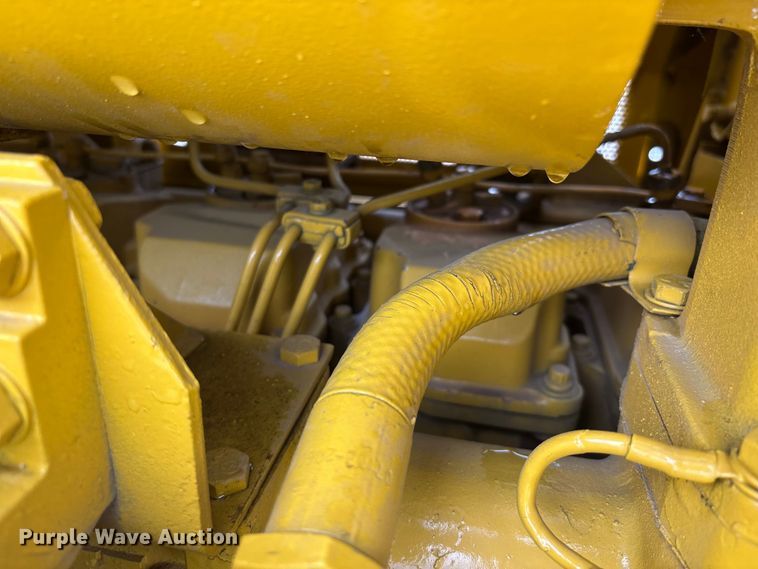 image for item DV4379 1984 Komatsu D65E-8 dozer