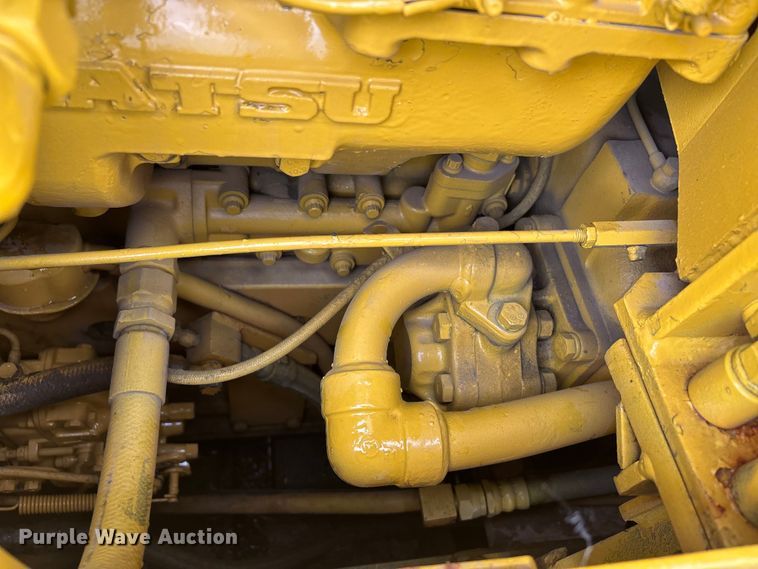 image for item DV4379 1984 Komatsu D65E-8 dozer