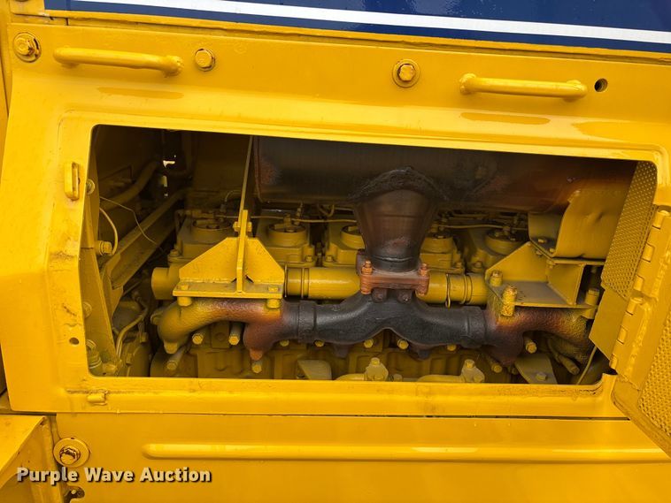 image for item DV4379 1984 Komatsu D65E-8 dozer