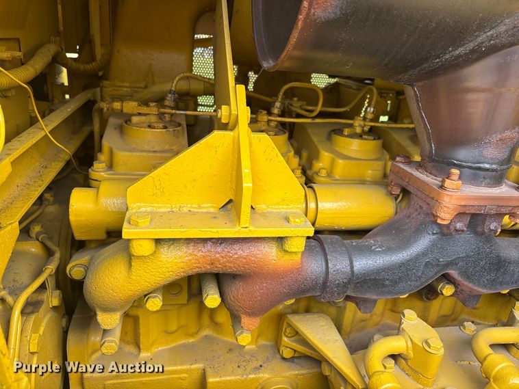 image for item DV4379 1984 Komatsu D65E-8 dozer