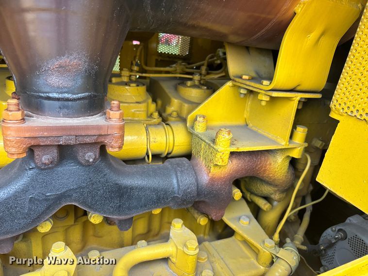image for item DV4379 1984 Komatsu D65E-8 dozer