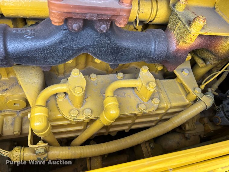 image for item DV4379 1984 Komatsu D65E-8 dozer