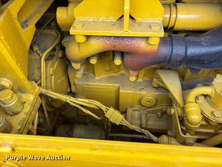 image for item DV4379 1984 Komatsu D65E-8 dozer