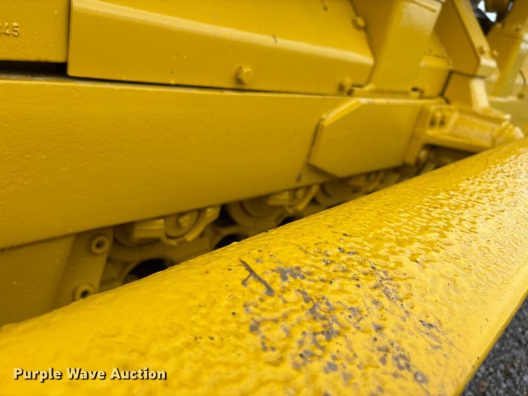 image for item DV4379 1984 Komatsu D65E-8 dozer
