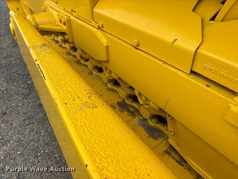 image for item DV4379 1984 Komatsu D65E-8 dozer