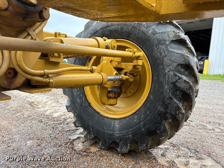 image for item DV4380 1975 Caterpillar 12G motor grader