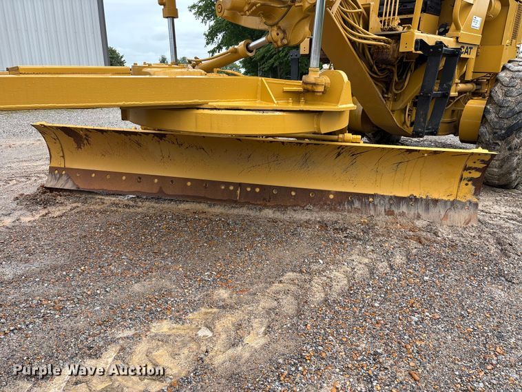 image for item DV4380 1975 Caterpillar 12G motor grader