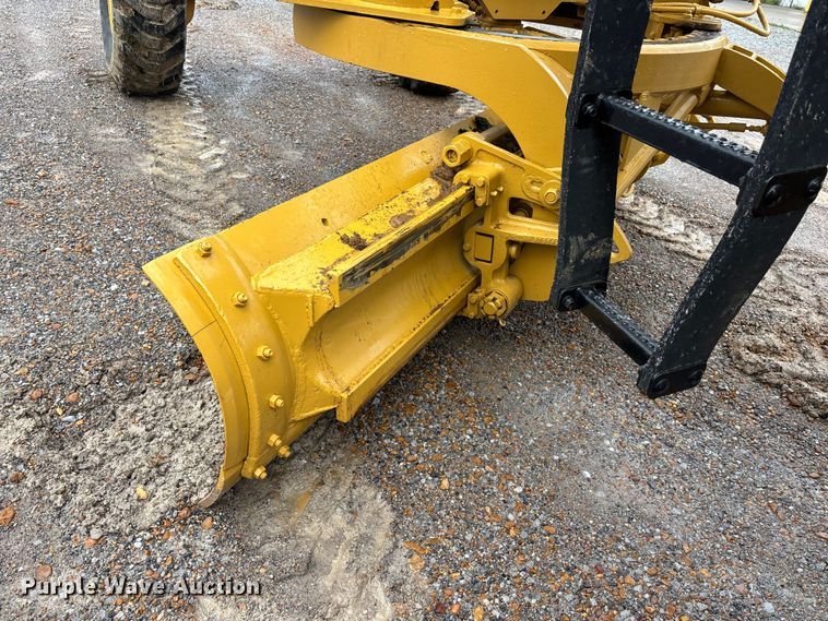 image for item DV4380 1975 Caterpillar 12G motor grader