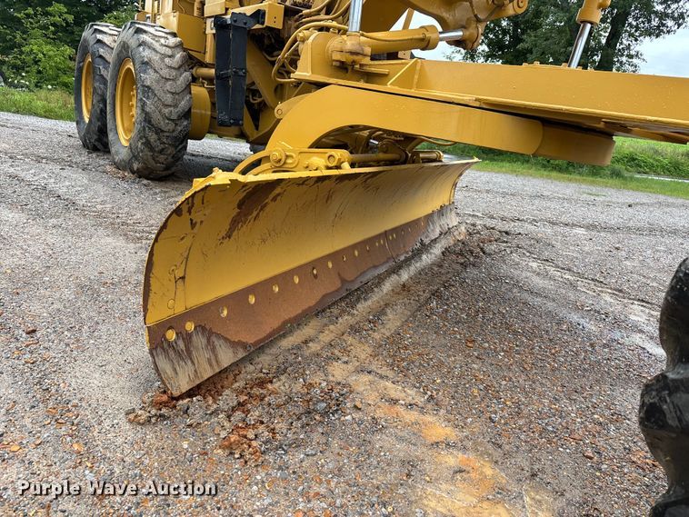 image for item DV4380 1975 Caterpillar 12G motor grader