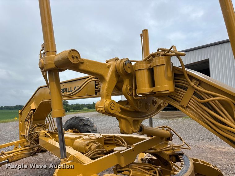 image for item DV4380 1975 Caterpillar 12G motor grader