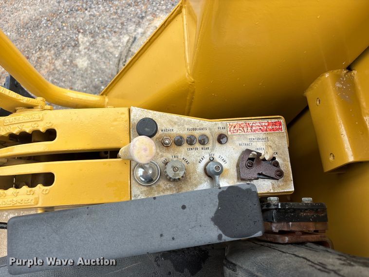 image for item DV4380 1975 Caterpillar 12G motor grader