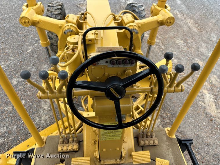 image for item DV4380 1975 Caterpillar 12G motor grader