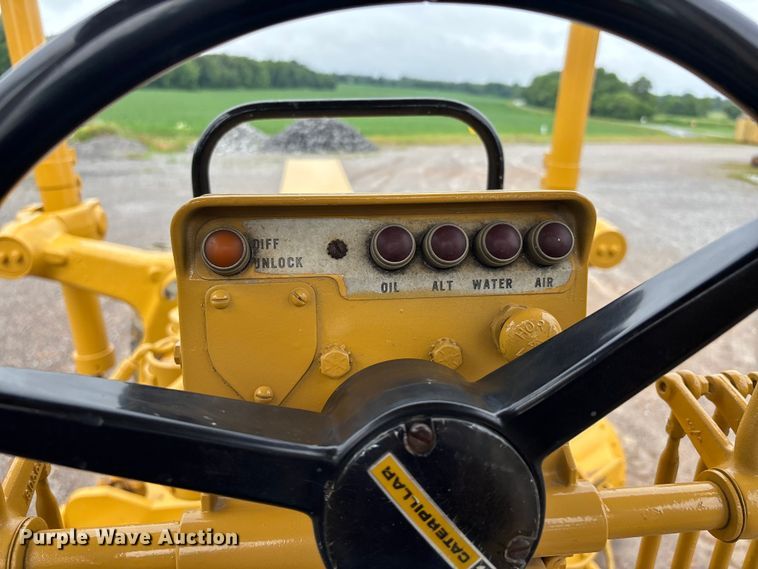 image for item DV4380 1975 Caterpillar 12G motor grader
