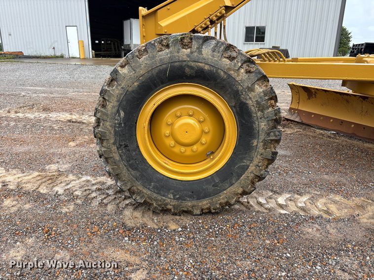 image for item DV4380 1975 Caterpillar 12G motor grader