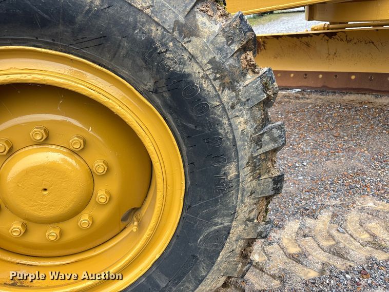 image for item DV4380 1975 Caterpillar 12G motor grader
