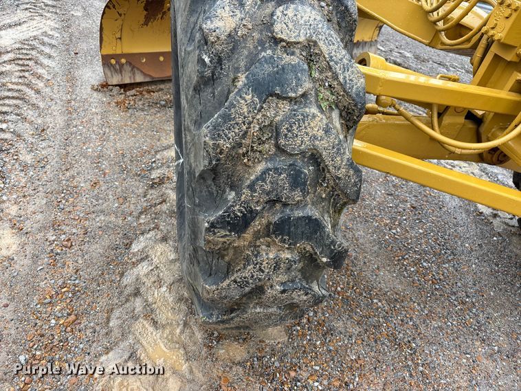 image for item DV4380 1975 Caterpillar 12G motor grader