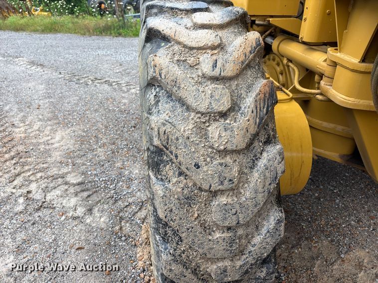 image for item DV4380 1975 Caterpillar 12G motor grader