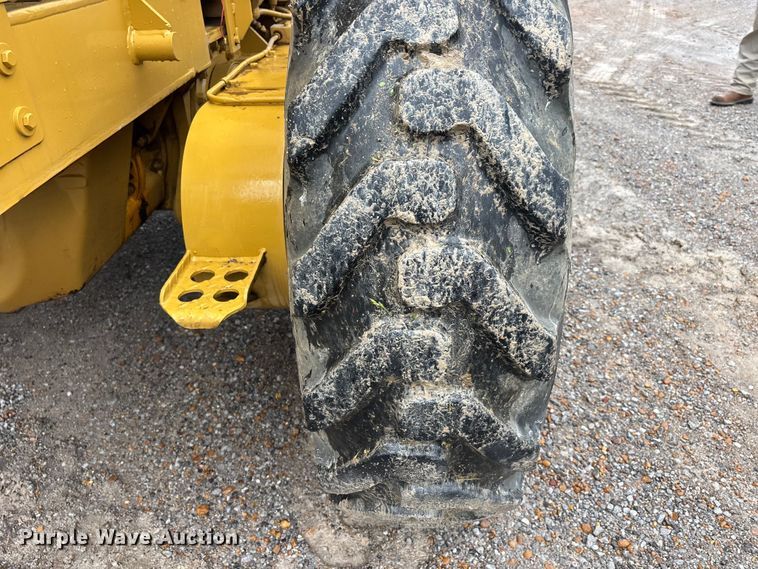image for item DV4380 1975 Caterpillar 12G motor grader