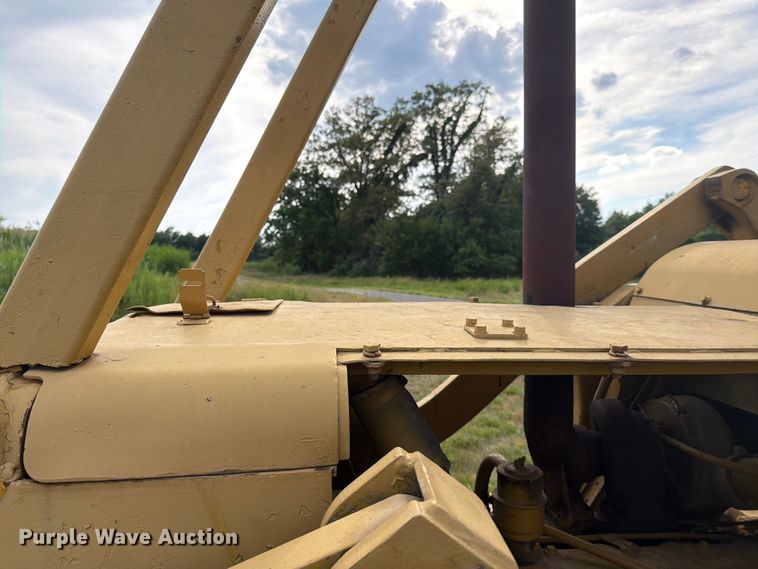 image for item DV4381 Caterpillar 977 track loader