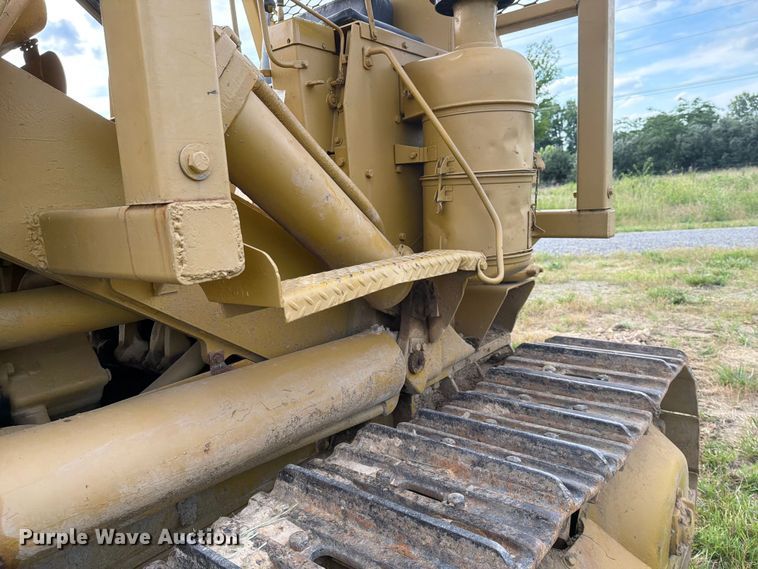 image for item DV4381 Caterpillar 977 track loader