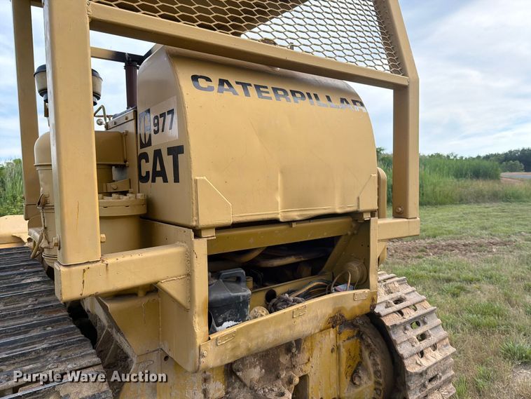 image for item DV4381 Caterpillar 977 track loader