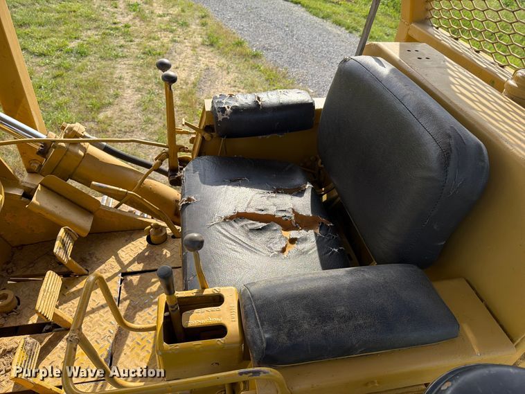 image for item DV4381 Caterpillar 977 track loader