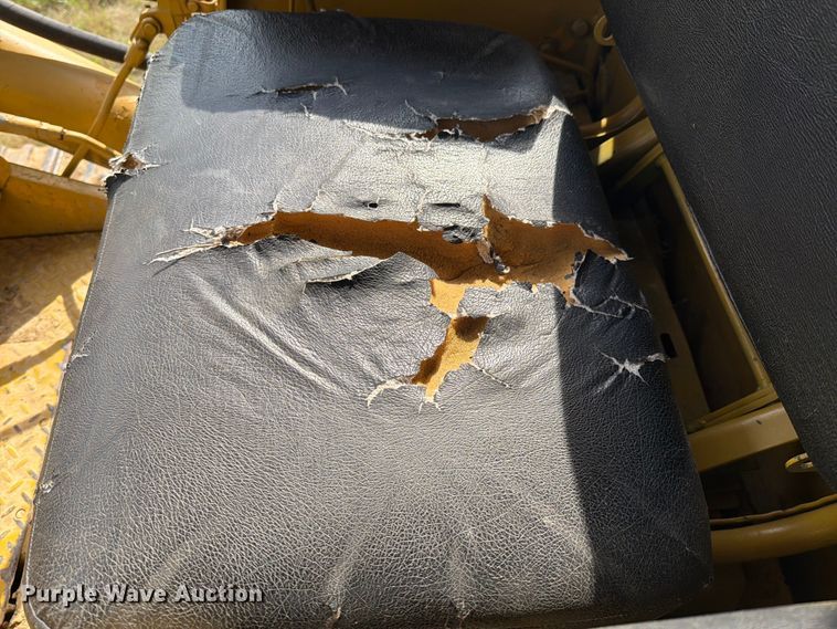 image for item DV4381 Caterpillar 977 track loader