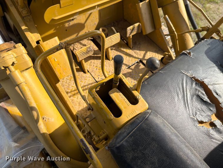 image for item DV4381 Caterpillar 977 track loader