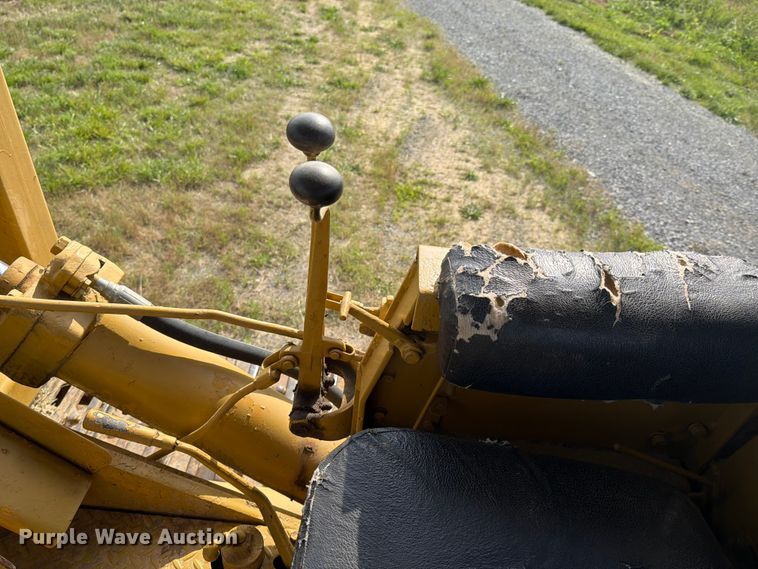 image for item DV4381 Caterpillar 977 track loader