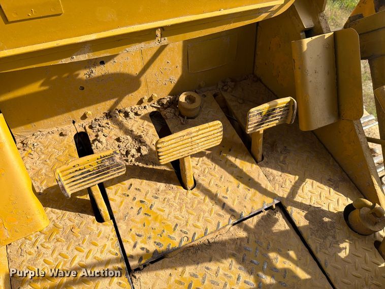 image for item DV4381 Caterpillar 977 track loader
