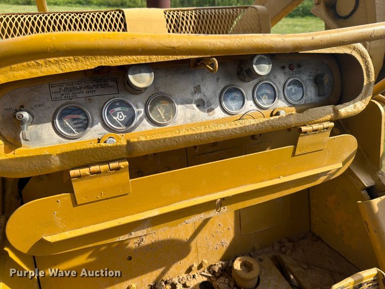 image for item DV4381 Caterpillar 977 track loader