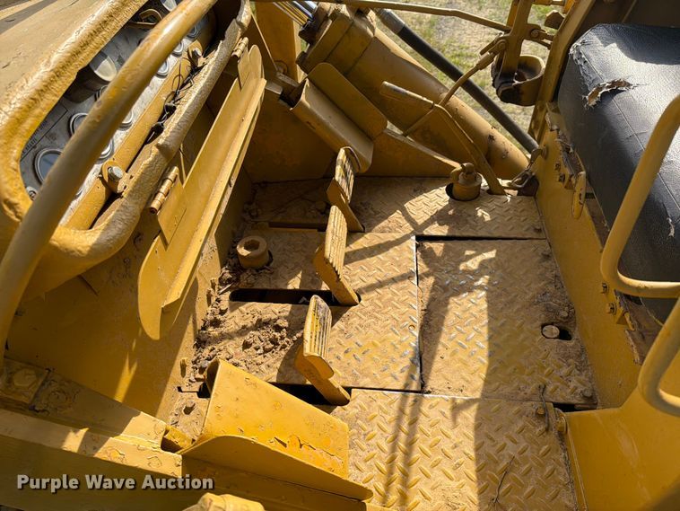 image for item DV4381 Caterpillar 977 track loader